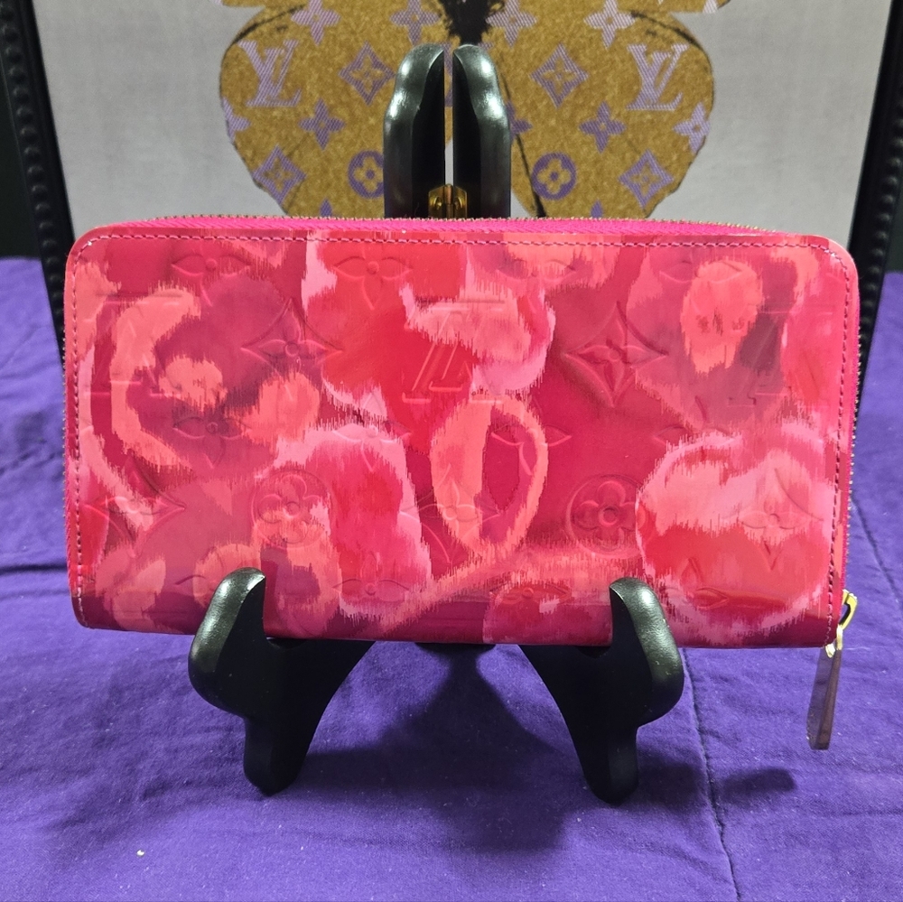 Louis Vuitton IKat Monogram Limited Edition Vernis Long Wallet